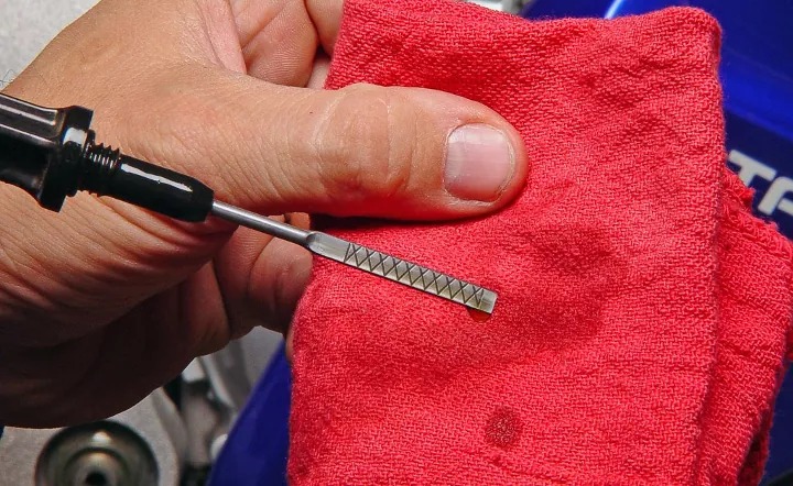 check-bike-engine-oil-shortgears